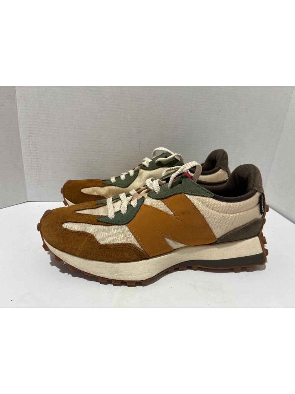 New Balance 327 Kombu Desert Men size 9 sneakers earthy suede tan canvas Cordura